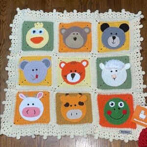 Alpaca knitted animal square